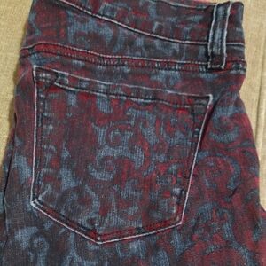 J Brand Women’s Red & Black Scroll-Pattern Skinny Jeans